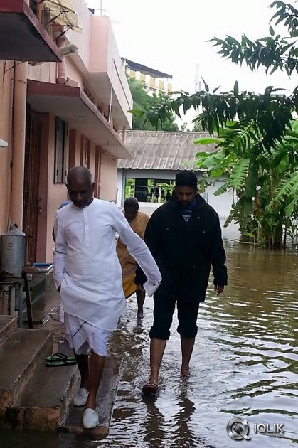 Celebs-at-Chennai-Flood-Relief-Activities